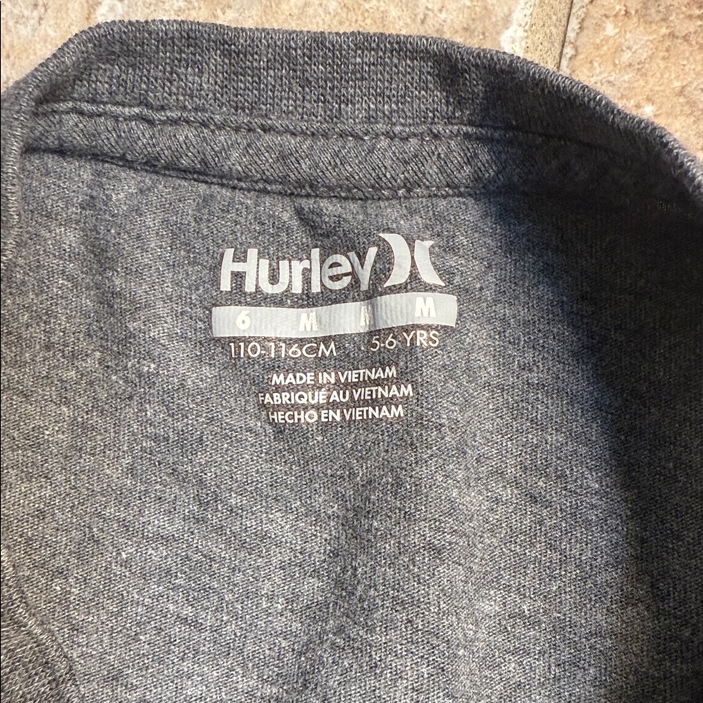 2 Hurley Graphic Kids Tee 1 quicksilver. Gently used in great condition, size 6 - Picture 6 of 6